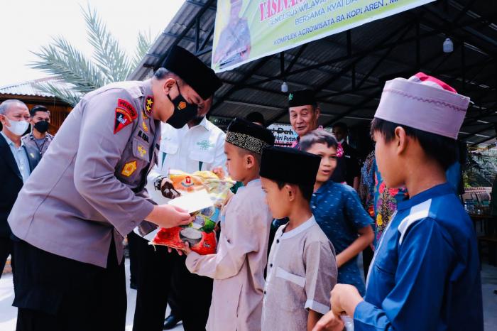 Silaturahmi Bersama Pengurus NU Riau, Irjen M Iqbal Tanam Kurma dan Salurkan Bantuan 