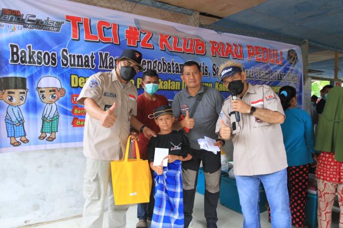 Warga Antusias Ikuti Sunatan Massal dan Pengobatan Gratis Yang Digelar TLCI Chapter#2 Riau