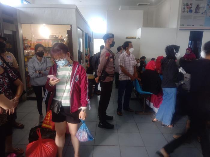 Tingkatkan Keamanan dan Disiplin Prokes, Personil Polairud Patroli di Pelabuhan Tanjungharapan