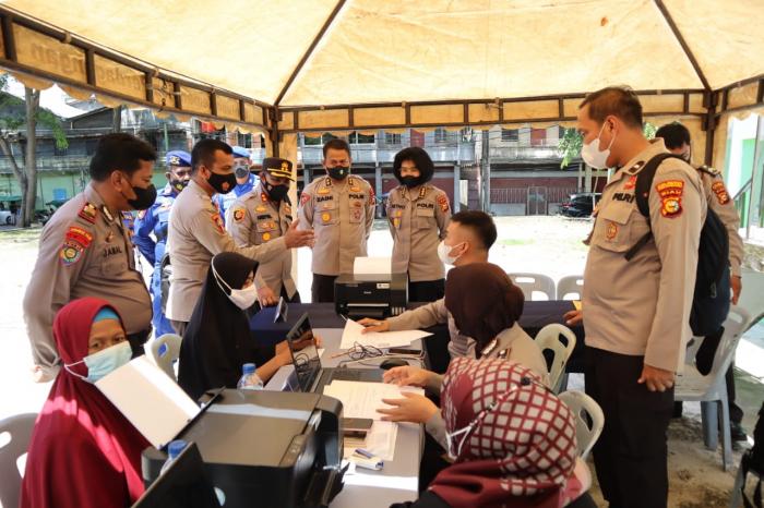Polda Riau dan Polres Meranti Mulai Salurkan DBT bagi PKL, Warung dan Nelayan