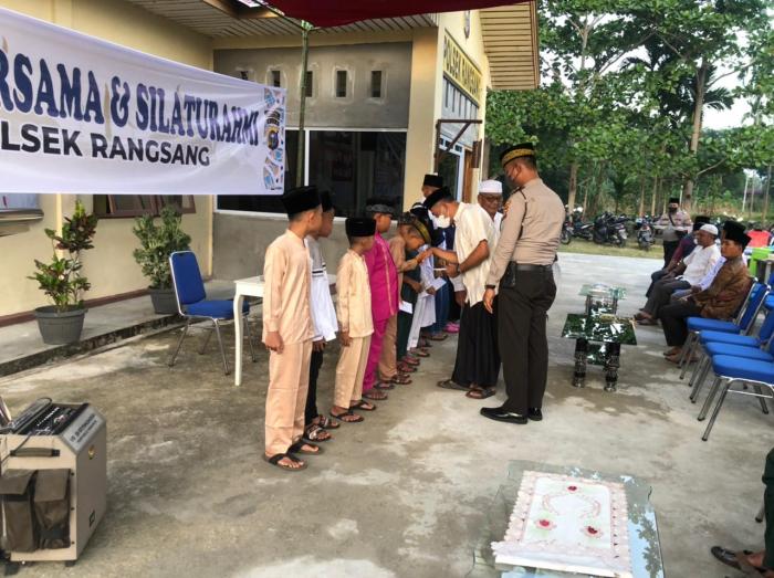 Kapolsek Rangsang Gelar Buka Puasa Bersama Upika dan Santuni Anak Yatim