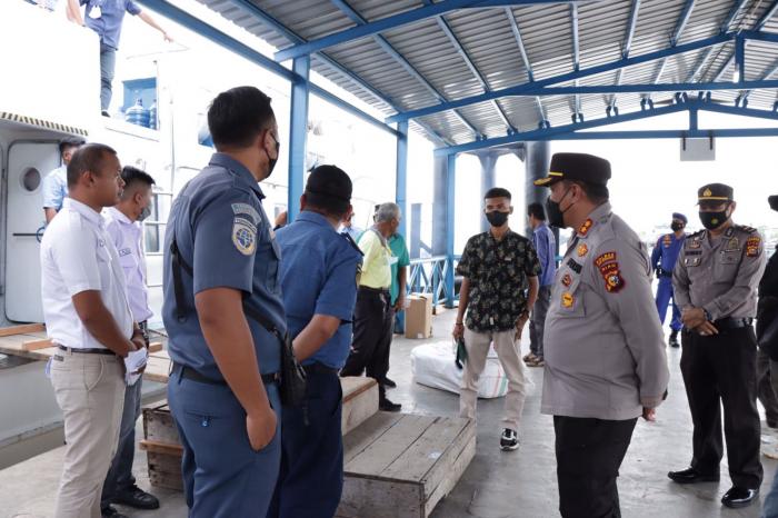 Kapolres Tinjau Arus Penumpang dan Tempat Vaksinasi di Terminal Tanjungharapan