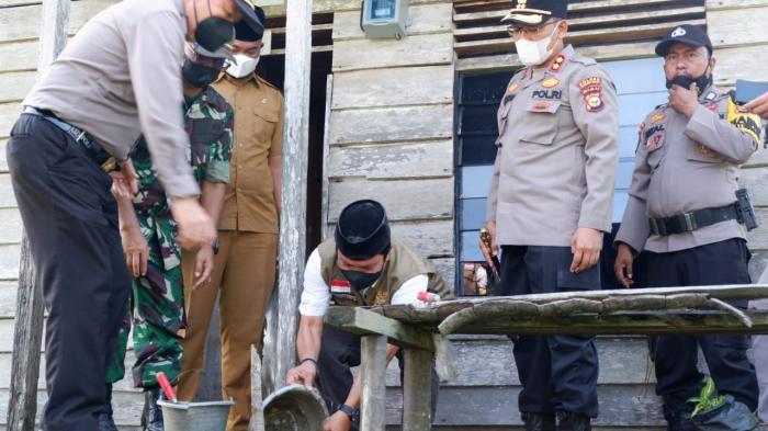 Ramadhan Berbagi, Polres Rohil Bedah Rumah Fakir Miskin di Bagan Hulu
