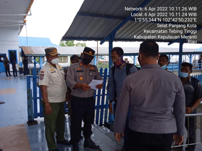 Personil Gabungan Awasi dan Cek Aktivitas Turun Naik Penumpang di Pelabuhan Tanjung Harapan