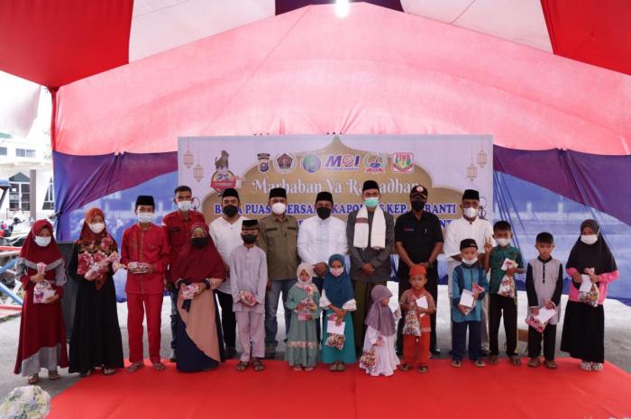 Kapolres Meranti Buka Puasa Bersama Wartawan dan Santuni Anak Yatim