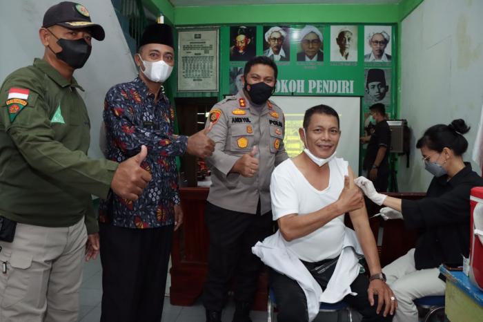 Polres, PCNU, dan Kemenag Meranti Adakan Gerakan Sejuta Vaksin