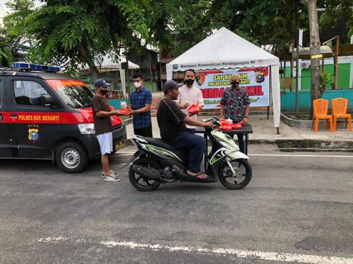 Rutin Setiap Hari, Satreskrim Polres Meranti Berbagi Takjil