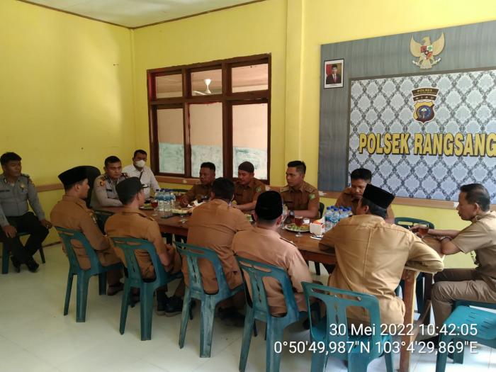 Gelar Silaturahmi, Kapolsek dan Kades se-Kecamatan Rangsang Bahas Sejumlah Hal Penting