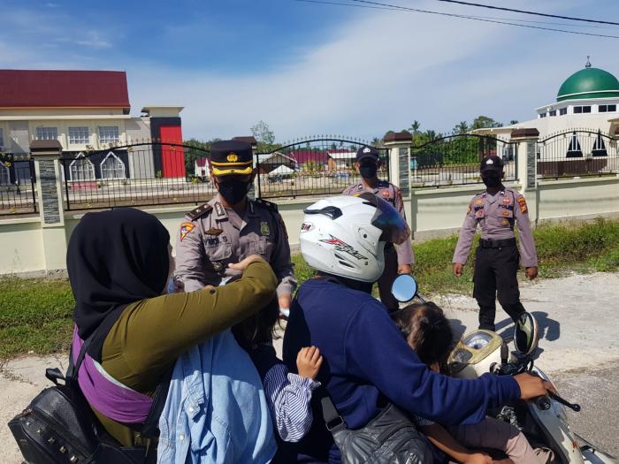Polres Meranti Imbau Kelompok Rentan dan Lansia Tetap Gunakan Masker