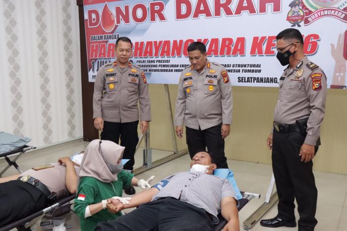 Peringati Hari Bhayangkara ke-76, Ratusan Personil Polres Meranti Ikut Aksi Donor Darah