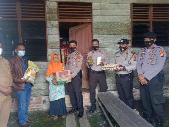 Sambut HUT Bhayangkara, Polsek Tebingtinggi Barat Salurkan Bantuan Sembako