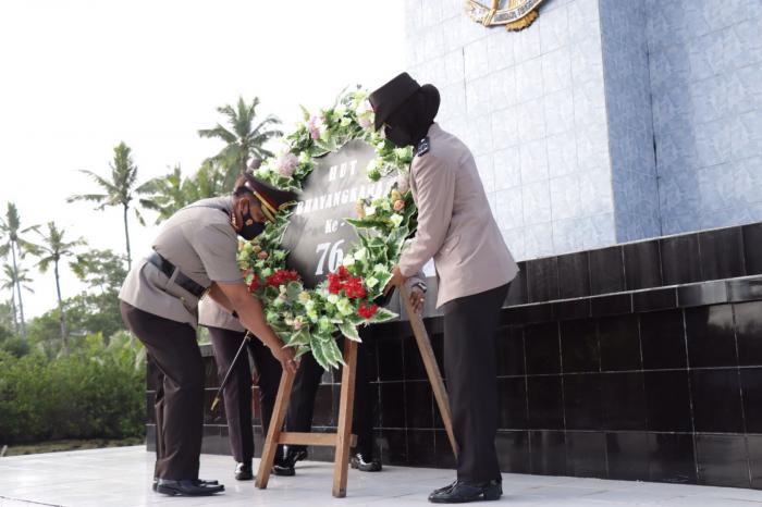 Peringati Hari Bhayangkara, Kapolres Lakukan Ziarah dan Tabur Bunga di Makam Pahlawan