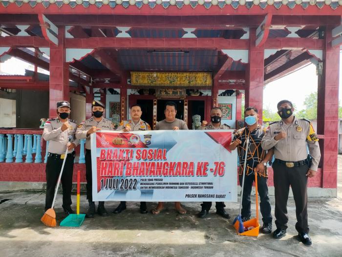 Polsek Rangsang Barat Gelar Baksos Bersih-bersih Rumah Ibadah