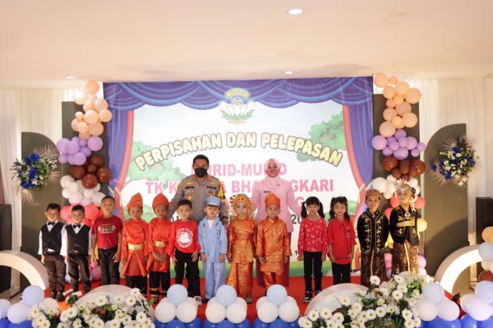 TK Kemala Bhayangkari 09 Selatpanjang Gelar Perpisahan dan Pelepasan Murid