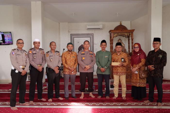 Polres Serahkan Zakat Mal Profesi ke Baznas Meranti