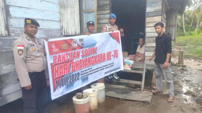 Lewat Program Berbagi Berkah, Polsek Rangsang Barat Salurkan Bansos Sembako
