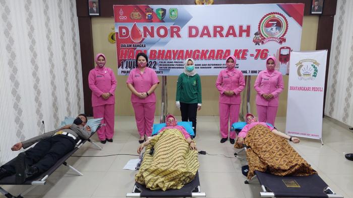 Bhayangkari Cabang Meranti Ikut Donor Darah Menyambut Hari Bhayangkara ke-76