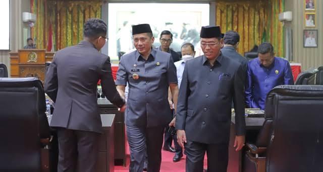 Bupati Berikan Jawaban atas Pandangan Umum Fraksi DPRD Meranti