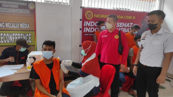 Cegah Klaster Covid-19, BINDA Riau Vaksin Warga Binaan Rutan Siak Sri Indrapura