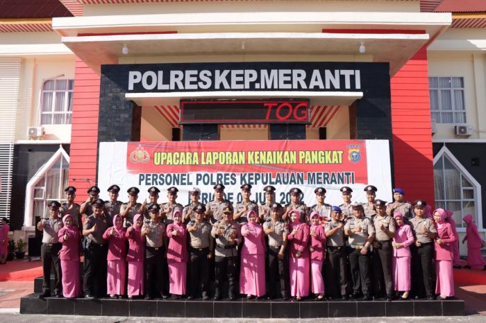 Kapolres Meranti Pimpin Upacara Kenaikan Pangkat 30 Personel