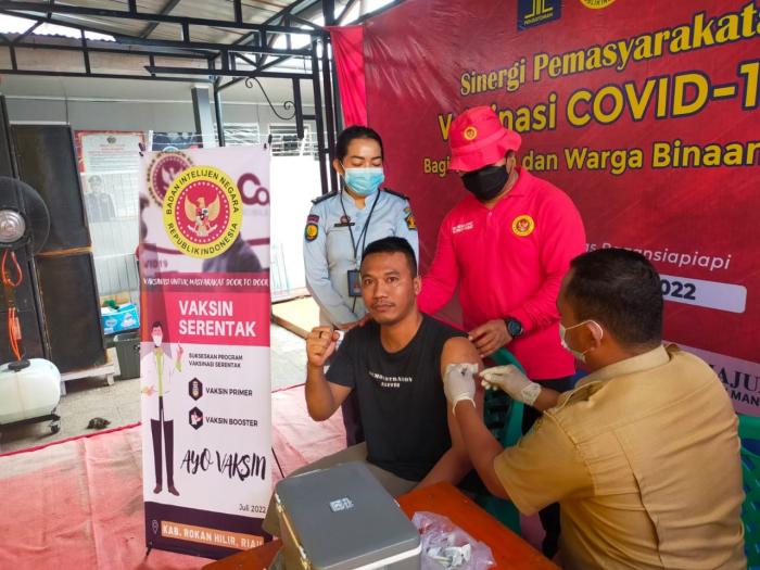 BIN Dan Kanwil Kemenkumhan Riau Gelar Vaksinasi Bagi Warga Binaan Lapas Kelas II Bagansiapiapi Kabupaten Rohil 