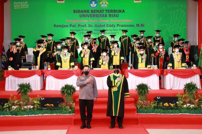 Komjen Pol Prof Dr Gatot Eddy Pramono Resmi Dikukuhkan Sebagai Guru Besar Kehormatan UNRI