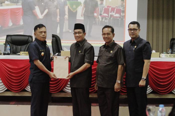 Ikut Paripurna DPRD, Wabup Asmar Bahas Dua Ranperda Usulan Pemda Meranti