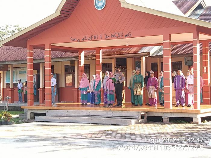 Jadi Pembina Upacara Bendera di SMAN 1 Rangsang, Kapolsek Imbau Siswa Hindari Kenakalan Remaja