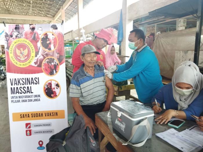 BINDA Riau Adakan Vaksinasi Massal di Pasar Kabupaten Rohil