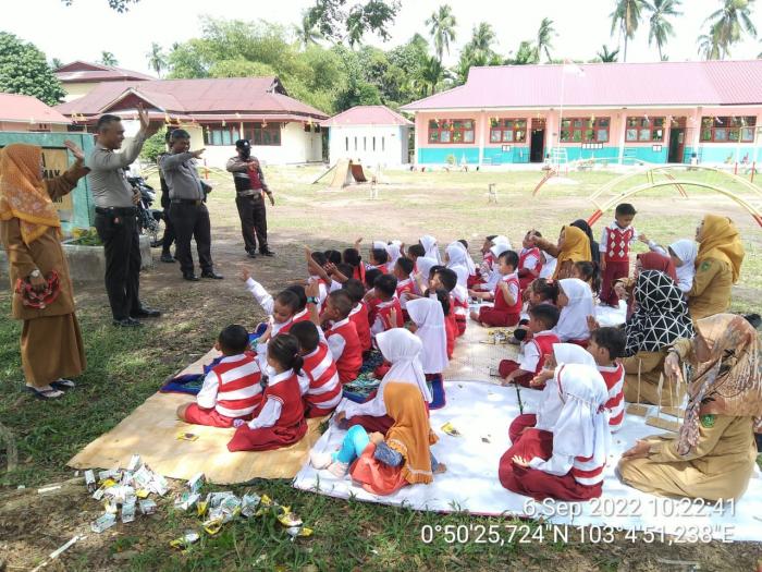 Polsek Rangsang Sosialisasikan Tertib Lalin dan Rambu-rambu pada Anak Usia Dini
