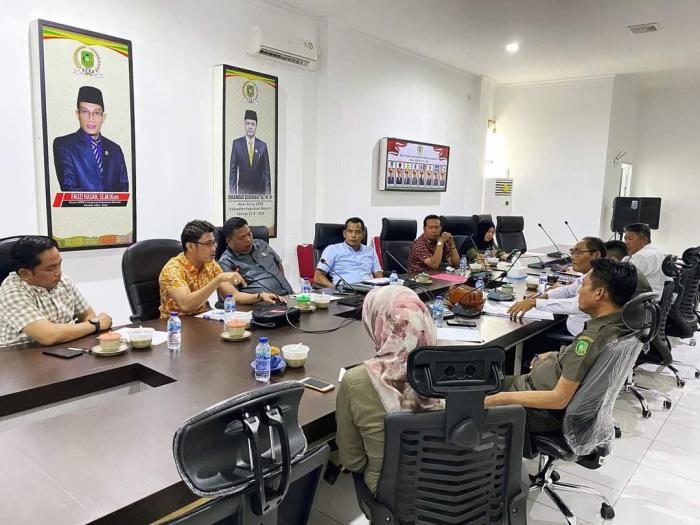 Komisi I DPRD Meranti Raker Bersama Kasat Pol PP, Bahas Perekrutan Banpol