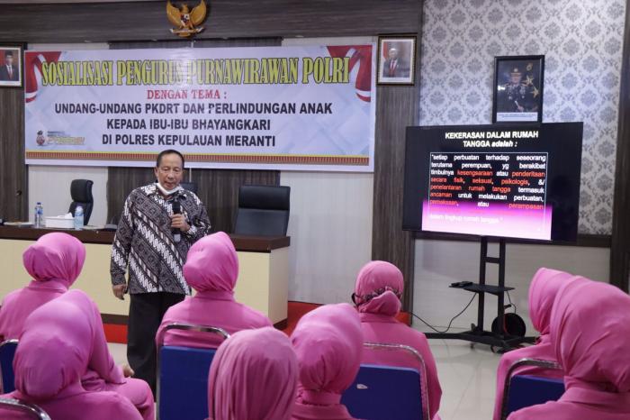 Pengurus Purnawirawan Polri Sosialisasikan UU PKDRT dan Perlindungan Anak Kepada Bhayangkari Meranti