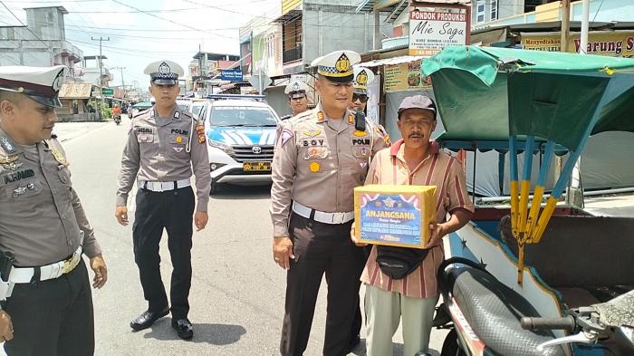 Sambut Hari Lalulintas Bhayangkara ke-67, Satlantas Salurkan Bansos dan Anjangsana Purnawirawan Polri