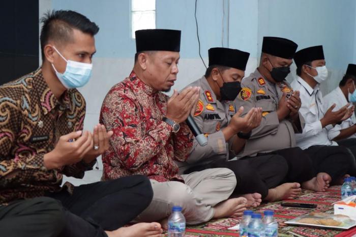 Polsek Tebingtinggi Bersama TNI dan PSSI Meranti Kirimkan Doa untuk Korban Tragedi Kanjuruhan