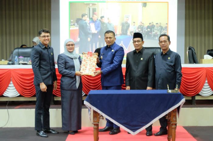 Perubahan Perda BUMD PT Bumi Meranti Disahkan DPRD, Bupati Adil Ucapkan Terimakasih