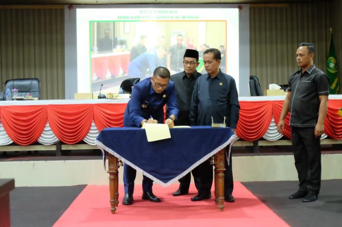 DPRD Sahkan Perubahan Perda Tentang BUMD PT Bumi Meranti