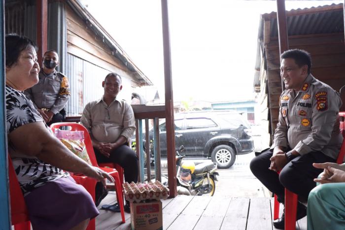 Jumat Barokah, Polres Meranti Berbagi Rezeki