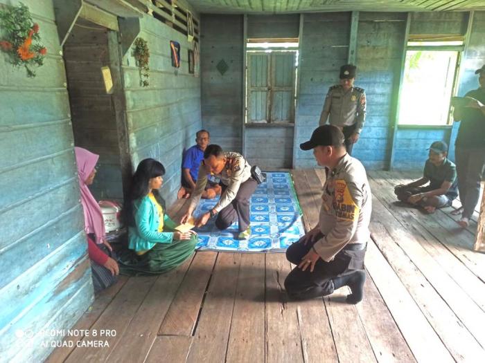 Polisi Peduli, Kapolsek Merbau Ulurkan Bantuan buat Warga Tuna Netra dan Tuna Grahita