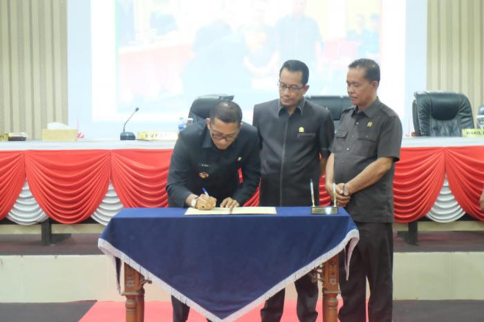 Teken KUA PPAS, Bupati HM Adil: Semoga APBD Meranti 2023 Berjalan Optimal