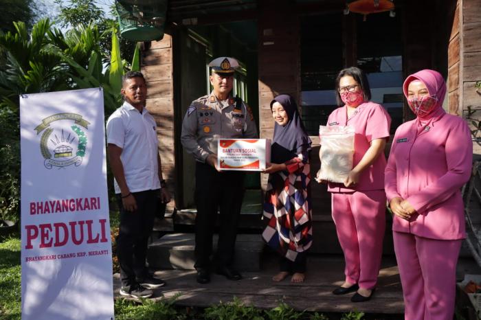 HGN 2022, Polres Meranti Adakan Baksos Serentak bagi Guru Honorer
