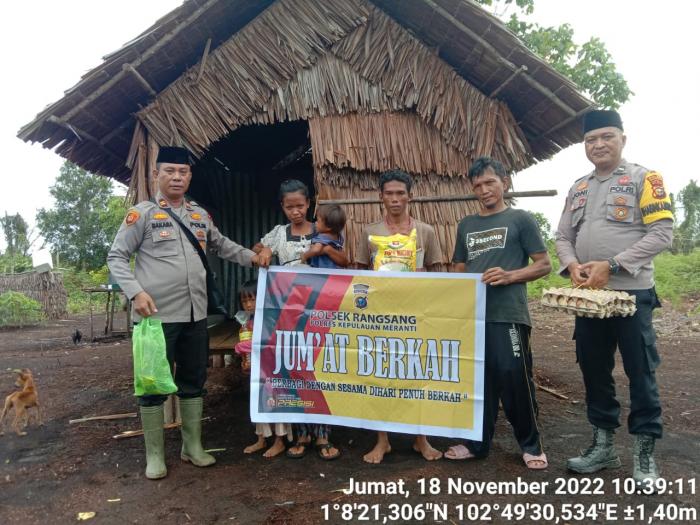 Jumat Berkah, Polsek Rangsang Salurkan Bantuan kepada Warga Kurang Mampu 