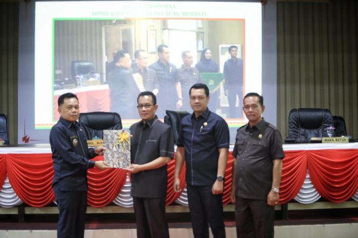 DPRD Gelar Paripurna Penyampaian Ranperda Penyertaan Modal Pemkab pada BUMD PT. Bumi Meranti