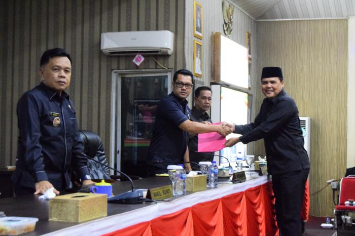 Fraksi DPRD Sampaikan Pandangan Umum Terkait Ranperda Penyertaan Modal Pemkab pada BUMD PT. Bumi Meranti
