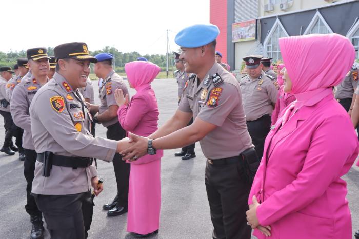 Pimpin Upacara Kenaikan Pangkat Personel, Kapolres Meranti : Ini Bukan untuk Gagah-gagahan, Ada Tanggung Jawab Besar Menanti