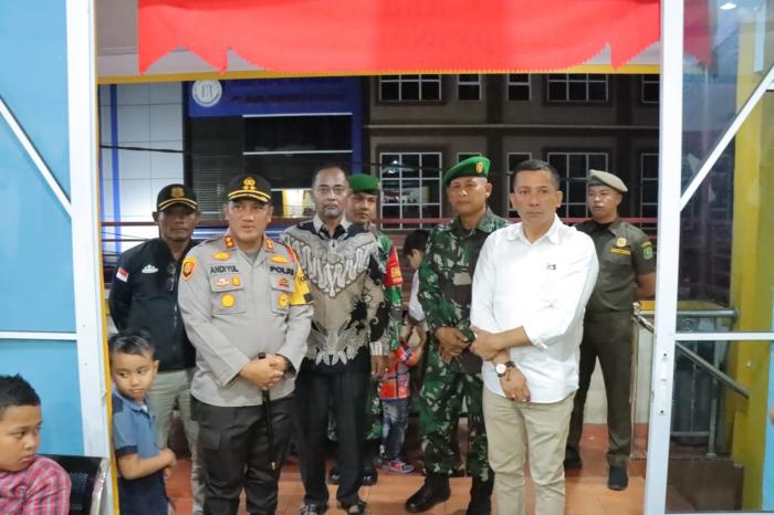 Pastikan Malam Natal Kondusif, Kapolres dan Bupati Meranti Tinjau Sejumlah Gereja di Selatpanjang