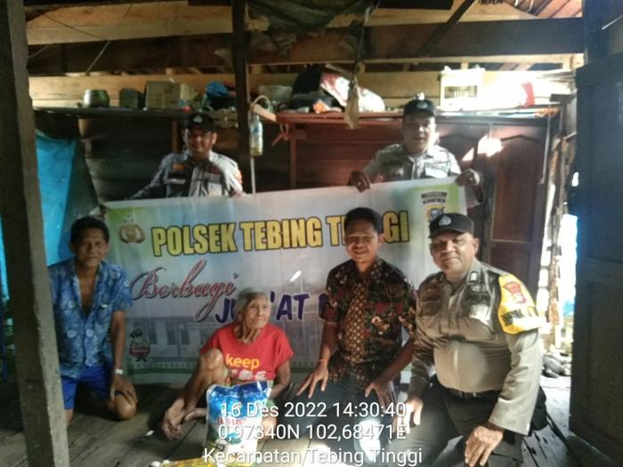 Warga Desa Sesap Ini dapat Sentuhan dari Program Jumat Barokah Polsek Tebingtinggi