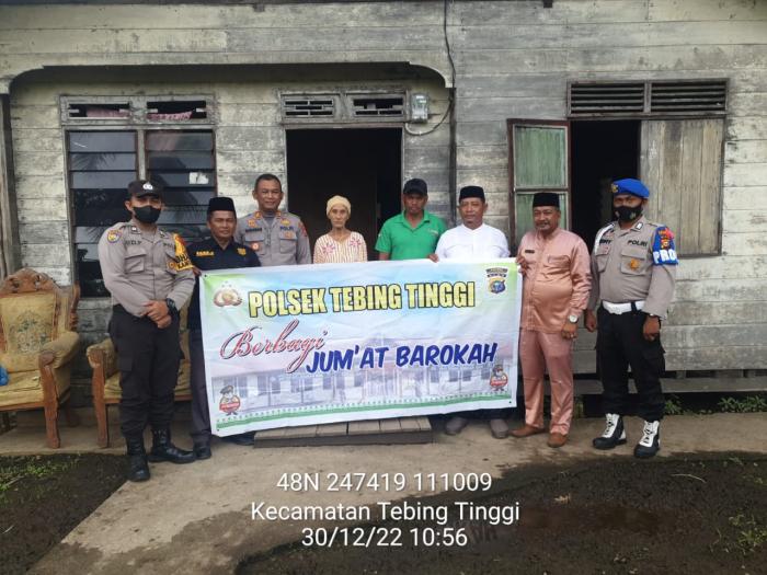 Polsek Tebingtinggi Kembali Berbagi Rezeki Melalui Jumat Barokah