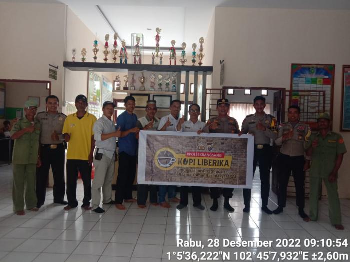 Polsek Rangsang Ngopi Bareng dengan Pemdes dan Masyarakat Sendaur