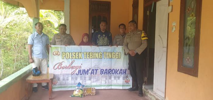 Polsek Tebingtinggi Berbagi Jumat Barokah, Giliran Bariyah dapat Bantuan