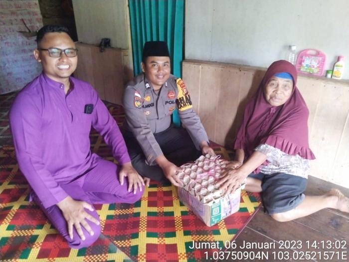 Mbah Suhemi dapat Bantuan Sembako dari Polsek Rangsang